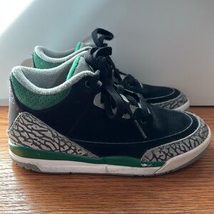 Jordan 3 Retro sneakers in pine green, black, & white w/ gray elephant print